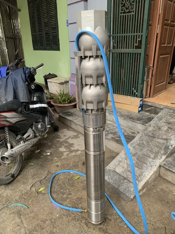 Bơm giếng khoan cánh inox Aquaris so với hàng trôi nổi