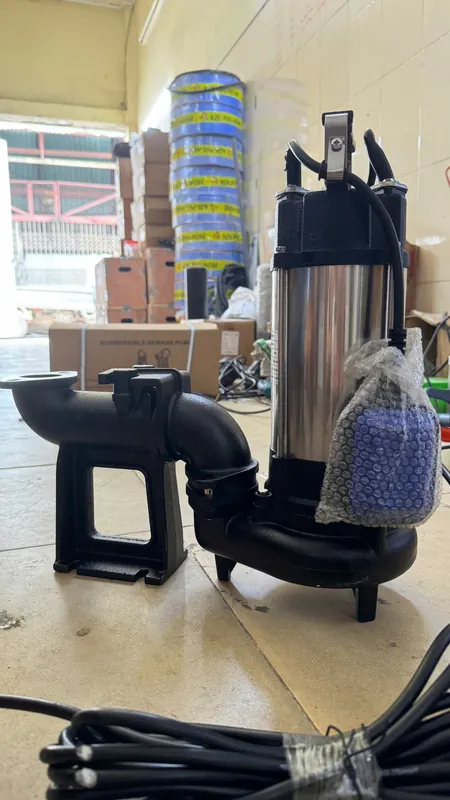 Bơm chìm nước thải thân inox kèm chân đế khớp nối tại kho